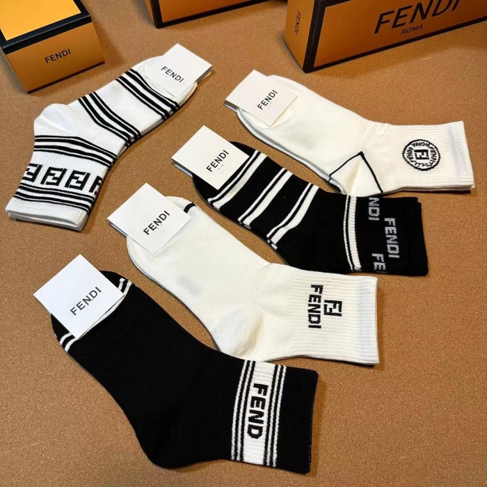 日本未入荷 フェンディ 激安通販 靴下って