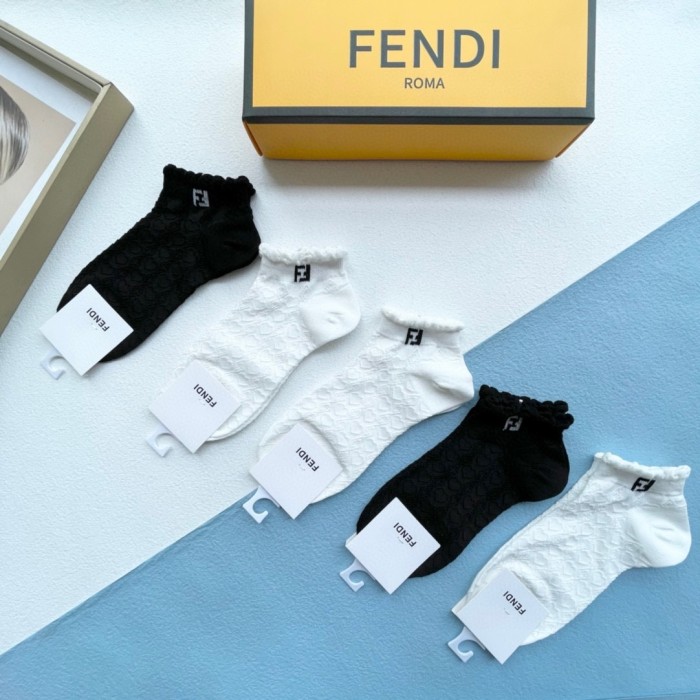 新作 フェンディ n級品 靴下って