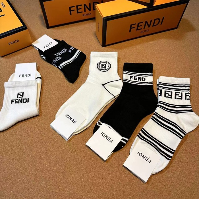 日本未入荷 フェンディ 激安通販 靴下って