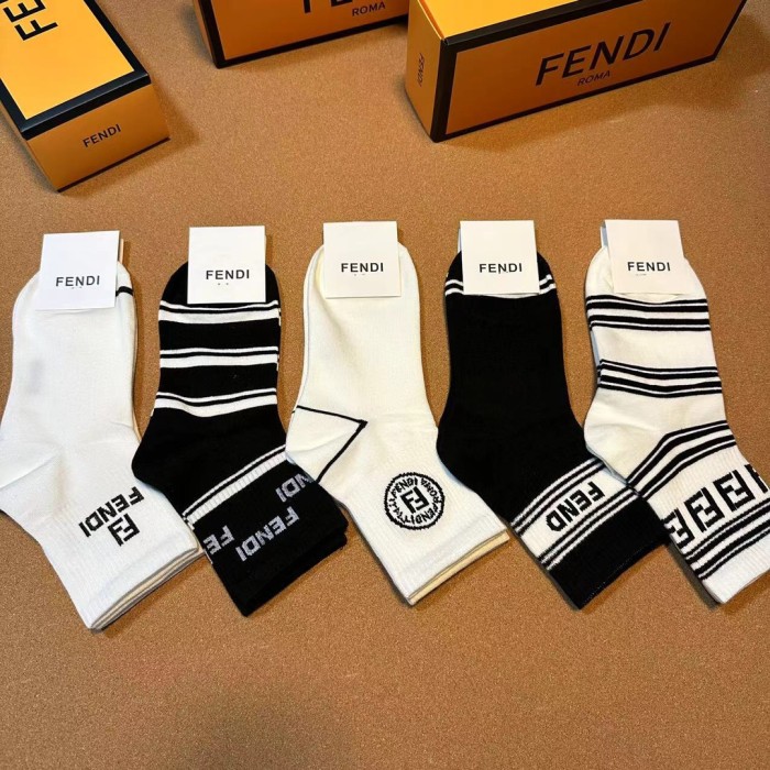 日本未入荷 フェンディ 激安通販 靴下って