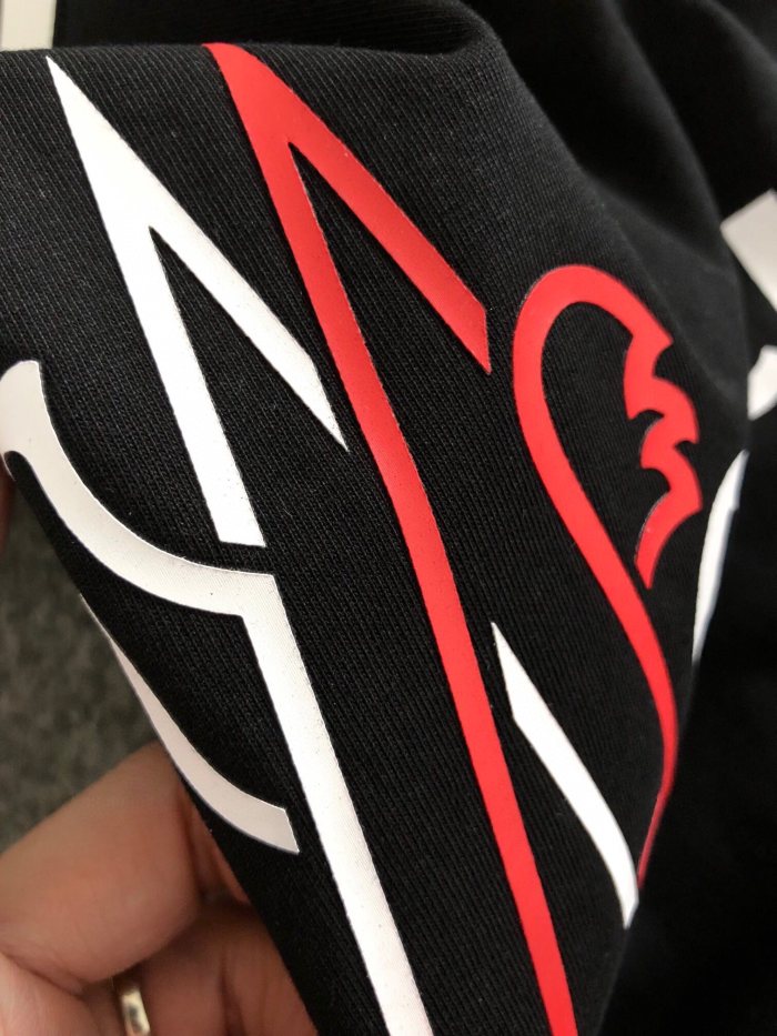 高品質 モンクレール スーパーコピー ロゴフォームラウンドネック半袖Tシャツ