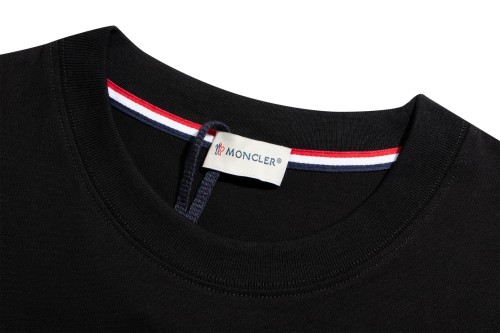 新作 モンクレール 激安偽物 2024新しいラウンドネック半袖Tシャツ