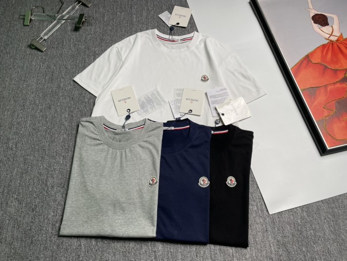 日本未入荷 モンクレール コピーおすすめ カウンタークラシックタオル刺繍小さなラベル半袖Tシャツ3色