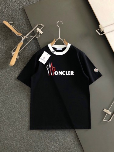高品質 モンクレール スーパーコピー ロゴフォームラウンドネック半袖Tシャツ