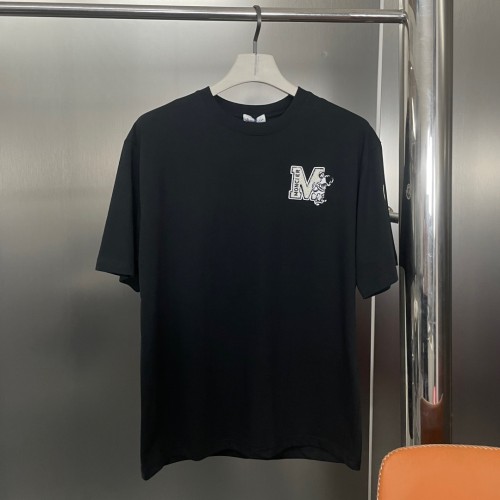 【話題商品！】モンクレール コピー 24SS新作ダックMレターフロッキード刺繍半袖Tシャツ
