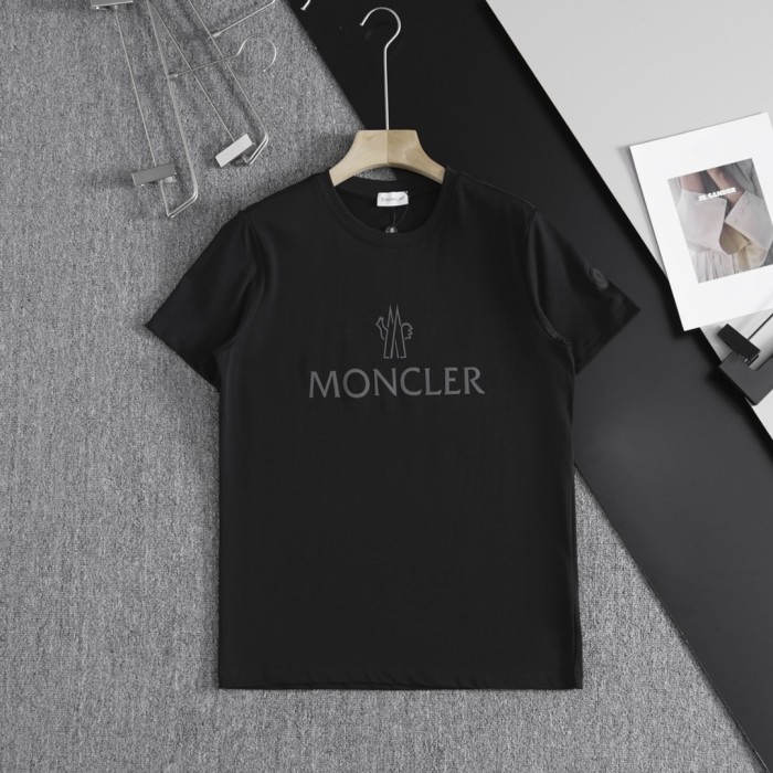 累積売上総額第１位！モンクレール 激安通販 2024新ロゴラウンドネック半袖Tシャツ2色