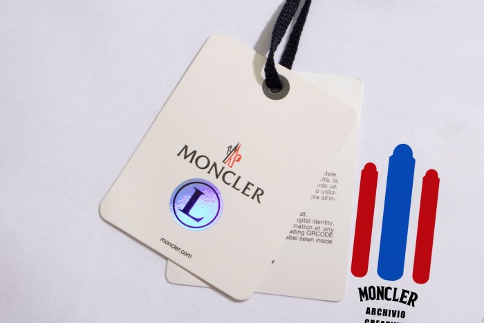 超奇跡の入荷☆ モンクレール コピーおすすめ 2024新しいラウンドネック半袖Tシャツ