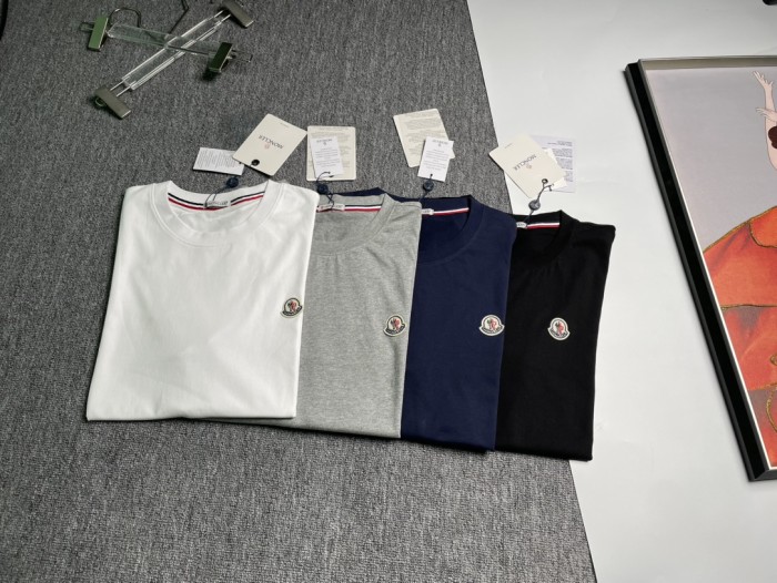 日本未入荷 モンクレール コピーおすすめ カウンタークラシックタオル刺繍小さなラベル半袖Tシャツ3色
