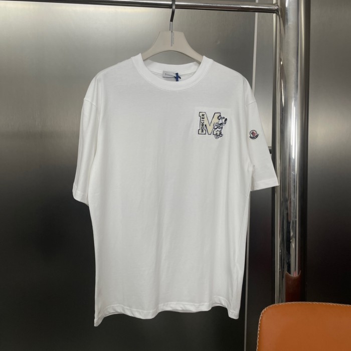 日本未入荷 モンクレール 激安通販 24SS新作ダックMレターフロッキード刺繍半袖Tシャツ