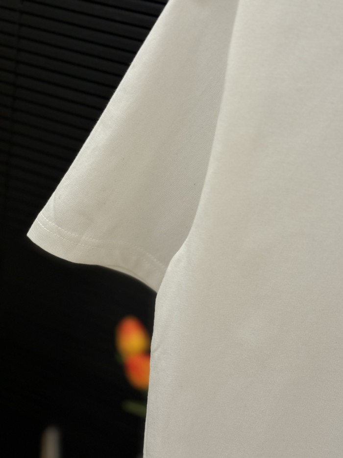 新作 フェンディ コピーおすすめ 24ss夏の胸ロゴLOGOプリントカップル半袖Tシャツ2色