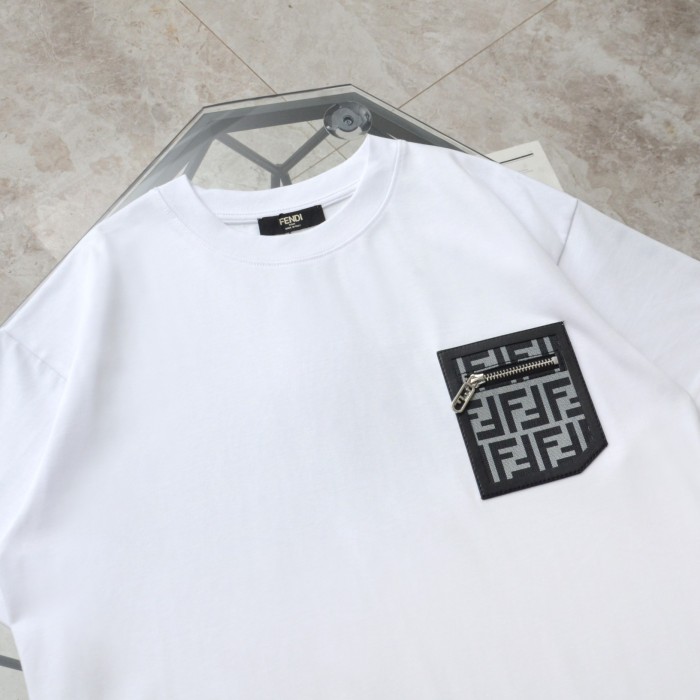 【話題商品！】フェンディ 激安通販 ポケット ジップ カジュアル ラウンドネック 半袖 Tシャツ