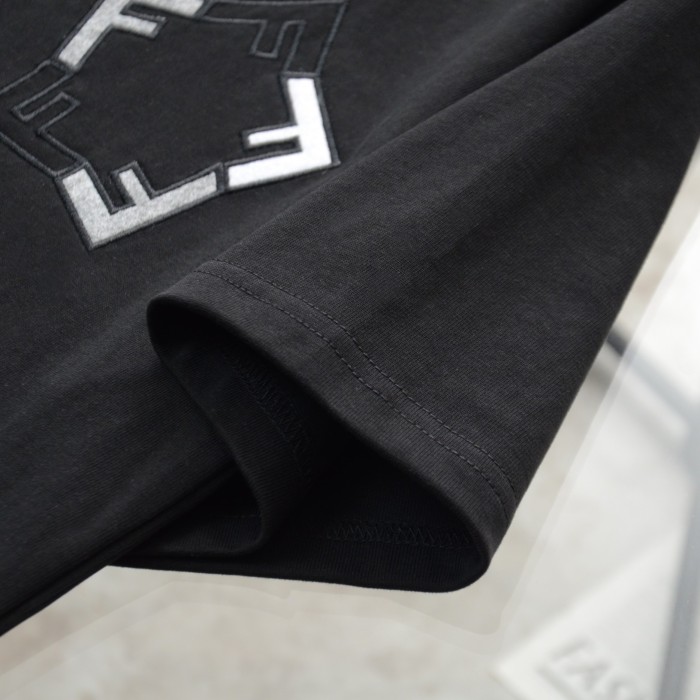 【限定】フェンディ コピーおすすめ 刺繍 F 斜めアレンジ カジュアル ラウンドネック 半袖 Tシャツ