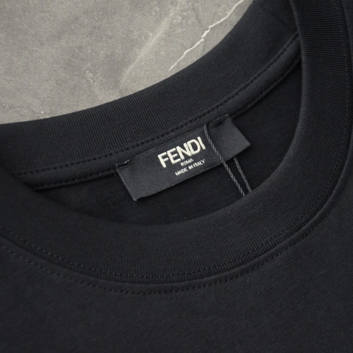 追跡付 フェンディ n級品 刺繍 F 斜めアレンジ カジュアル ラウンドネック 半袖 Tシャツ