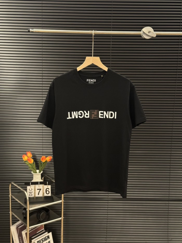 超奇跡の入荷☆ フェンディ 偽物通販 24ss夏の胸ロゴLOGOプリントカップル半袖Tシャツ2色
