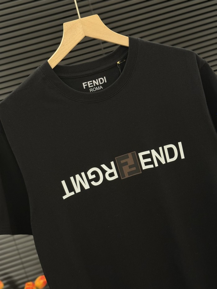 超奇跡の入荷☆ フェンディ 偽物通販 24ss夏の胸ロゴLOGOプリントカップル半袖Tシャツ2色