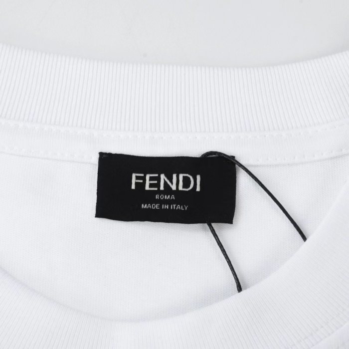 ★超人気 フェンディ 激安通販 の刺繍文字Tシャツ
