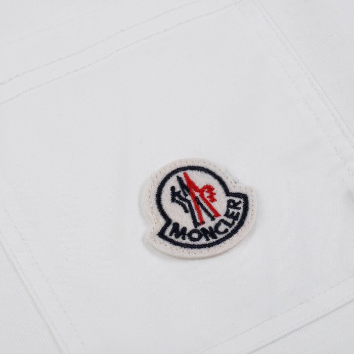 稀少 モンクレール 激安通販 2024 SS春と夏の新しいポケット刺繍ロゴラウンドネックショートスリーブTシャツ