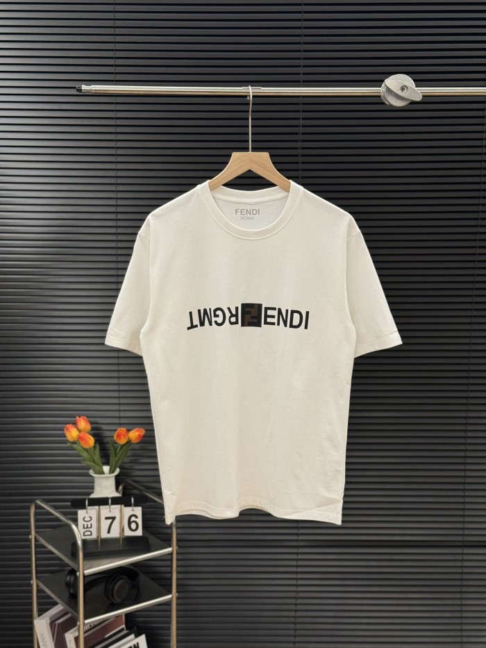 超奇跡の入荷☆ フェンディ 偽物通販 24ss夏の胸ロゴLOGOプリントカップル半袖Tシャツ2色