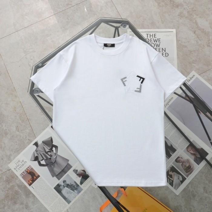 日本未入荷 フェンディ 偽物通販 刺繍 F 斜めアレンジ カジュアル ラウンドネック 半袖 Tシャツ