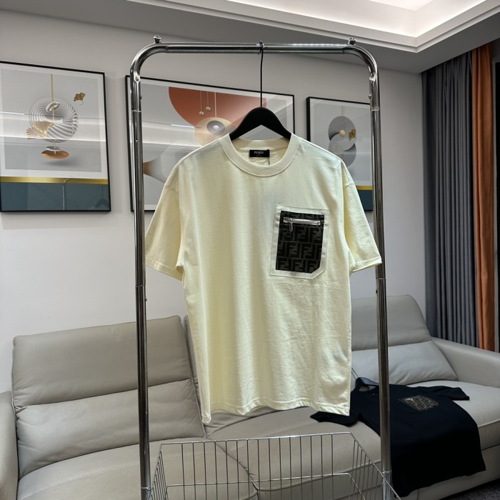 一目惚れ♪ フェンディ n級品 2024年春夏コレクション 胸ジップポケット パッチワークTシャツ 半袖3色