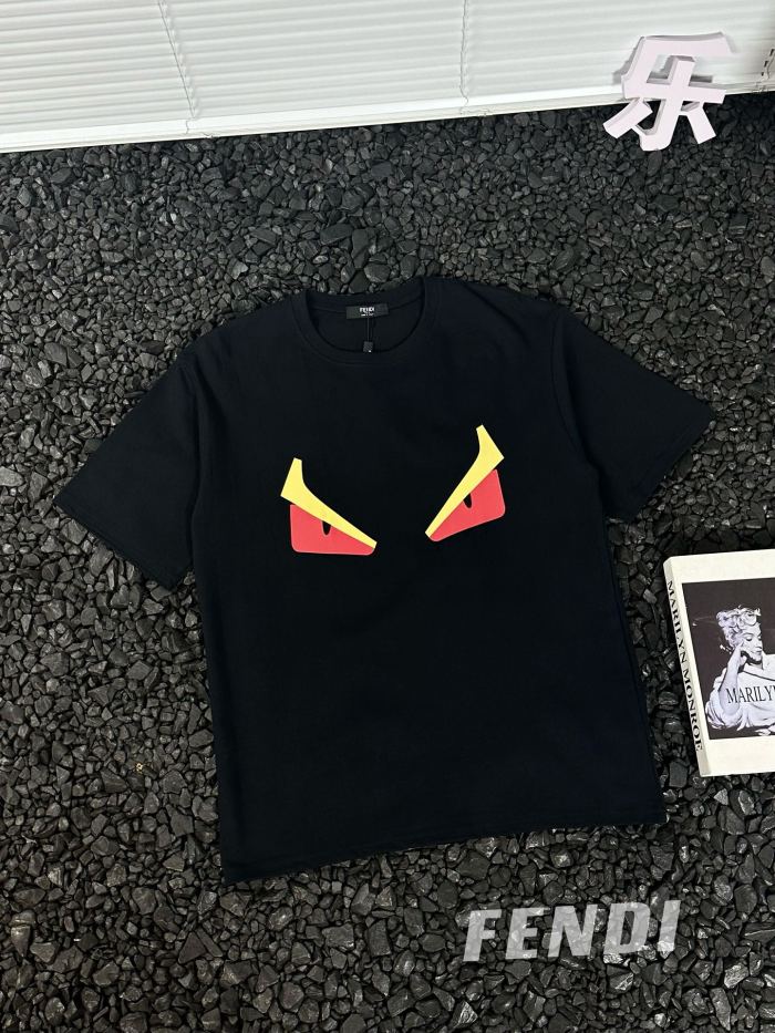 高品質 フェンディ n級品 24ss サマーインプ アイズ プリント ラウンドネック 半袖 Tシャツ