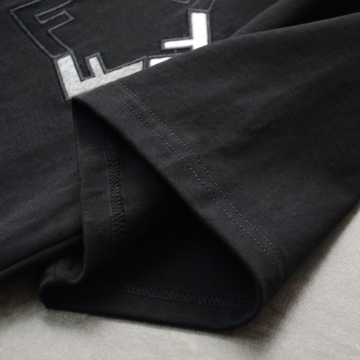 追跡付 フェンディ n級品 刺繍 F 斜めアレンジ カジュアル ラウンドネック 半袖 Tシャツ