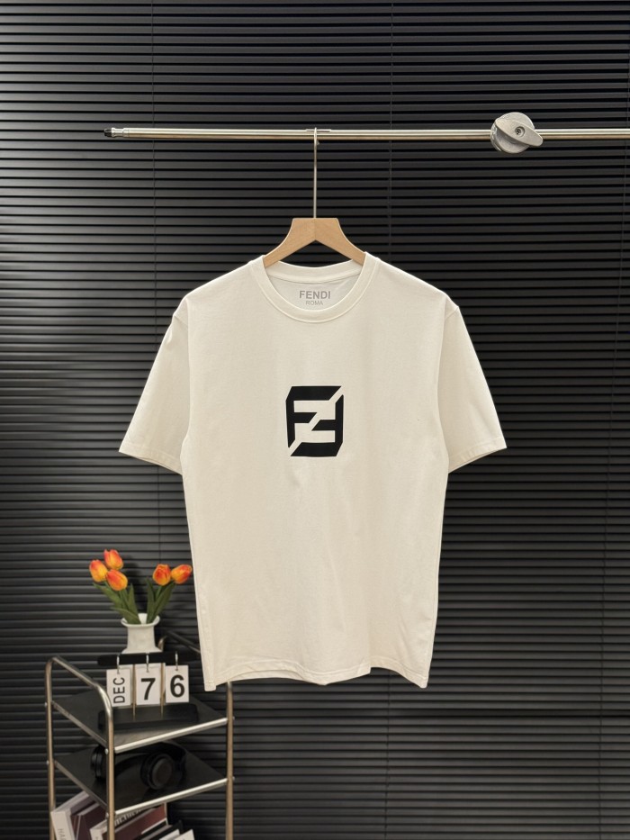 新作 フェンディ コピーおすすめ 24ss夏の胸ロゴLOGOプリントカップル半袖Tシャツ2色