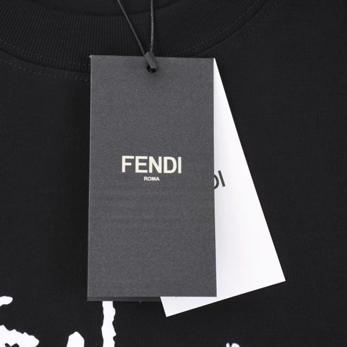 大人気 フェンディ コピー の刺繍文字Tシャツ