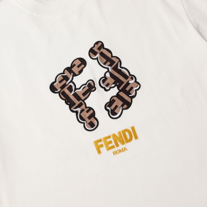 累積売上総額第１位！フェンディ 激安偽物 立体アップリケ位置決め刺繍ダブルクラフトTスリーブ