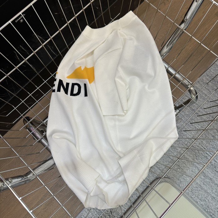 入手困難 フェンディ スーパーコピー 2024春夏 デビルズアイ ジャージー素材 半袖Tシャツ 2色