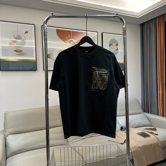 一目惚れ♪ フェンディ n級品 2024年春夏コレクション 胸ジップポケット パッチワークTシャツ 半袖3色