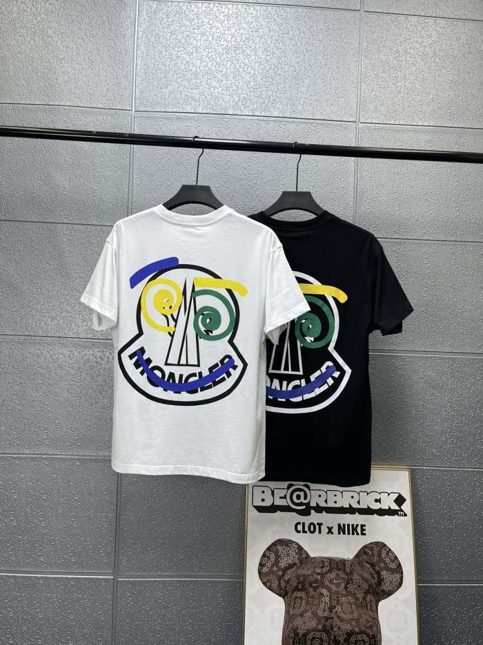 日本未入荷 モンクレール スーパーコピー 抽象バッジスマイリー刺繍ロゴカジュアル半袖Tシャツ 2色