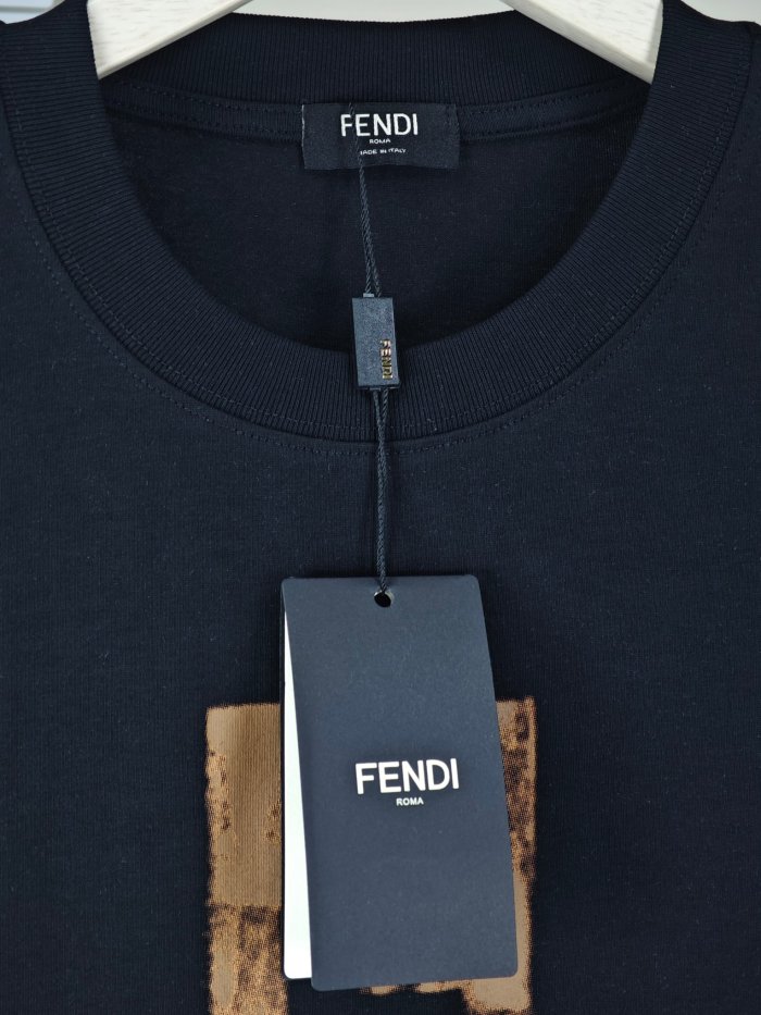 大人気 フェンディコピーおすすめ 早春新作ダブルFチェーンプリントコットンラウンドネック半袖Tシャツ2色
