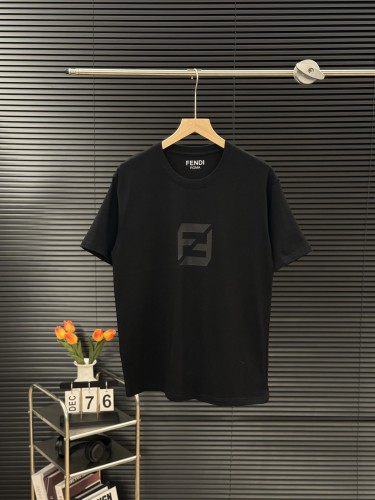 新作 フェンディ コピーおすすめ 24ss夏の胸ロゴLOGOプリントカップル半袖Tシャツ2色