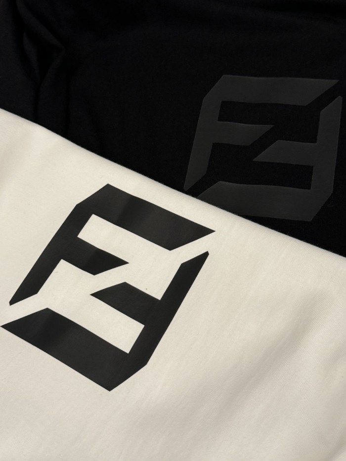新作 フェンディ コピーおすすめ 24ss夏の胸ロゴLOGOプリントカップル半袖Tシャツ2色