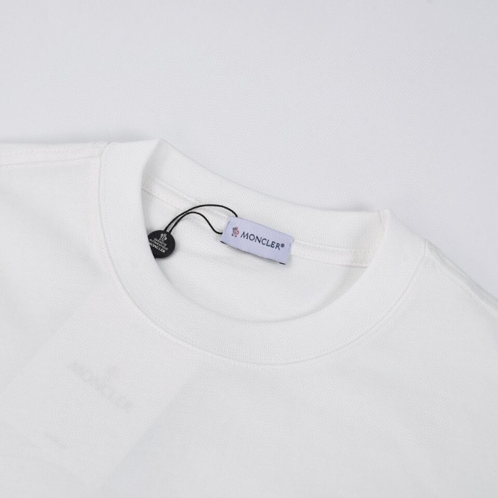 稀少 モンクレール 激安通販 2024 SS春と夏の新しいポケット刺繍ロゴラウンドネックショートスリーブTシャツ