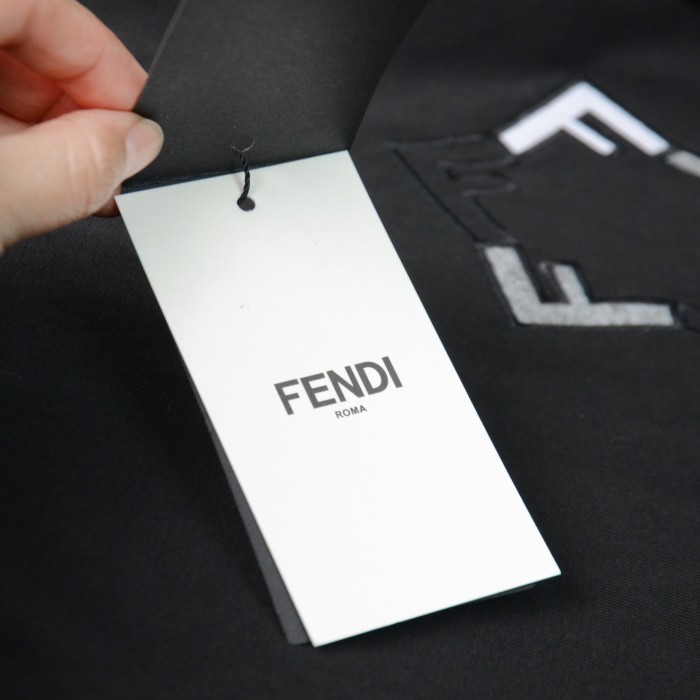 【限定】フェンディ コピーおすすめ 刺繍 F 斜めアレンジ カジュアル ラウンドネック 半袖 Tシャツ