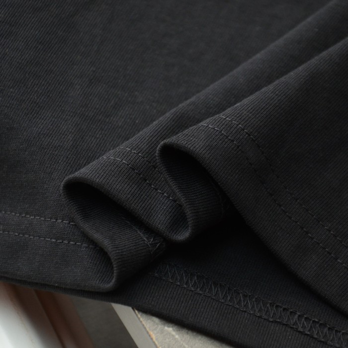 追跡付 フェンディ n級品 刺繍 F 斜めアレンジ カジュアル ラウンドネック 半袖 Tシャツ