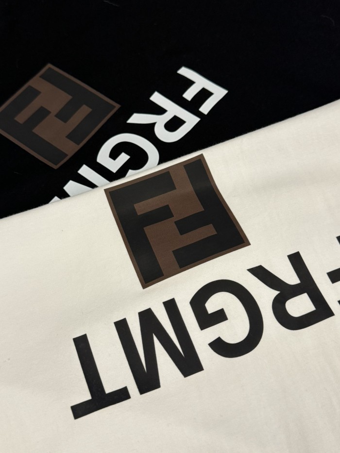 超奇跡の入荷☆ フェンディ 偽物通販 24ss夏の胸ロゴLOGOプリントカップル半袖Tシャツ2色