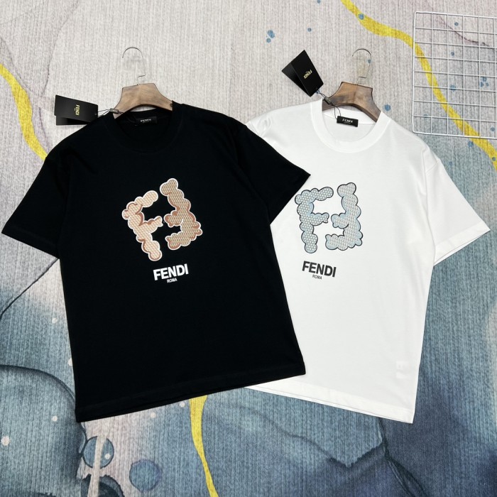 日本未入荷 フェンディ 激安通販 コピー 夏の新限定モデルFF個性モデル半袖Tシャツ