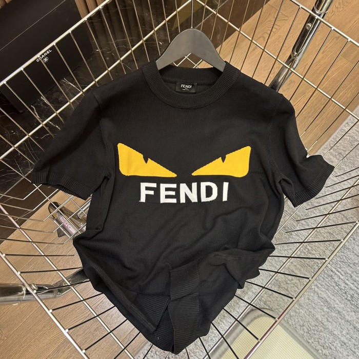入手困難 フェンディ スーパーコピー 2024春夏 デビルズアイ ジャージー素材 半袖Tシャツ 2色
