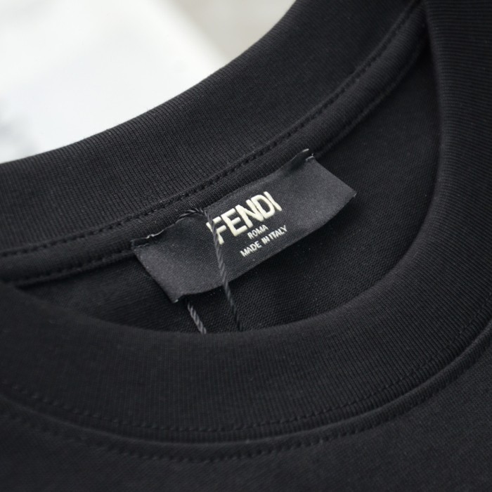 【限定】フェンディ コピーおすすめ 刺繍 F 斜めアレンジ カジュアル ラウンドネック 半袖 Tシャツ