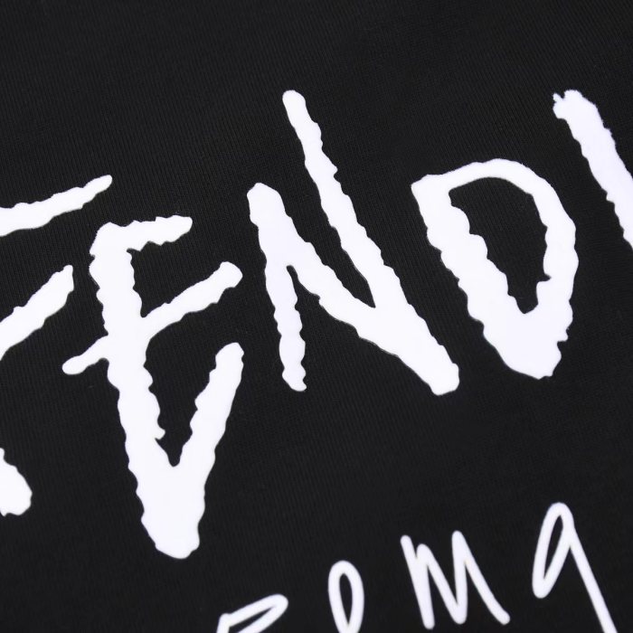 大人気 フェンディ コピー の刺繍文字Tシャツ