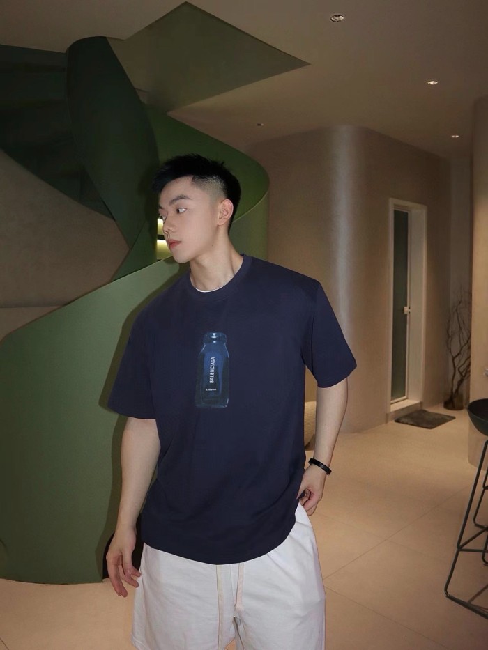 一目惚れ♪ バレンシアガ コピーおすすめ SS24ニューボトルレタープリント半袖Tシャツ2色