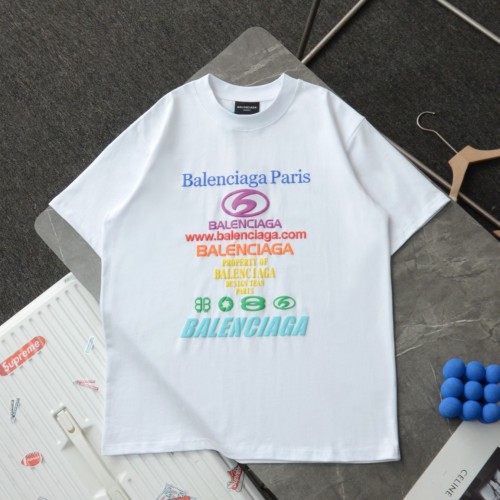 超奇跡の入荷☆ バレンシアガ 偽物通販 カラフルレターバブルプリントロゴ半袖Tシャツ