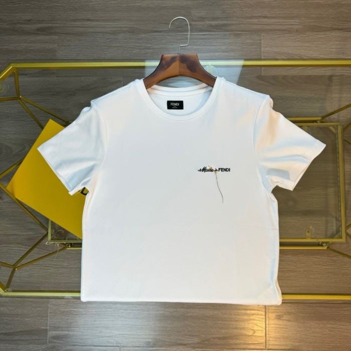 入手困難 フェンディ激安偽物 SS24春夏新要素刺繍文字半袖2色
