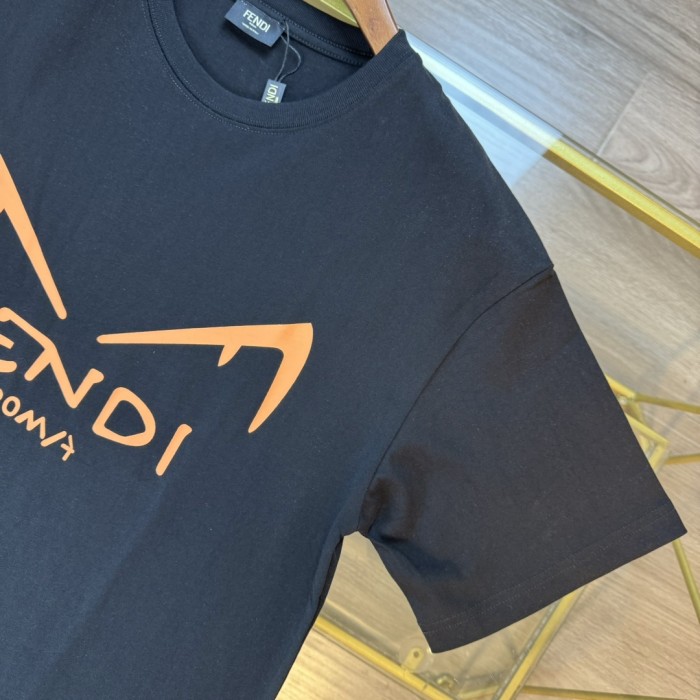 一目惚れ♪ フェンディn級品 SS24春夏新作アイロゴ文字プリント半袖Tシャツ