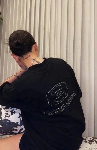 ★超人気 バレンシアガ 偽物通販 の新しいスターロゴ半袖Tシャツ