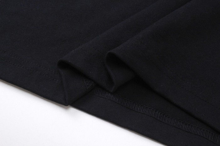 入手困難 バレンシアガ n級品 520限定WIFIランウェイモデルプリント半袖Tシャツ
