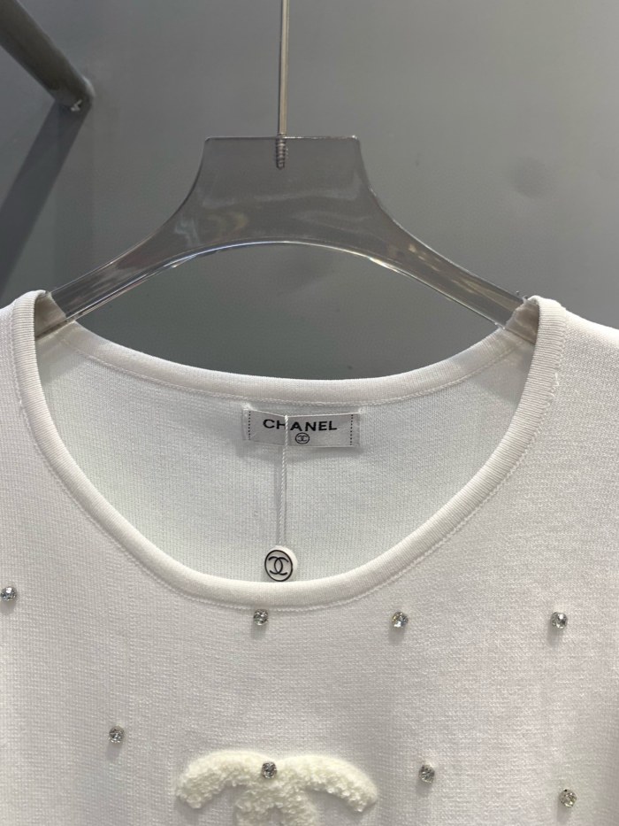 稀少 シャネル 激安偽物 ダブルC文字 立体タオル地刺繍 ヘビーデューティ スタッズニット 半袖